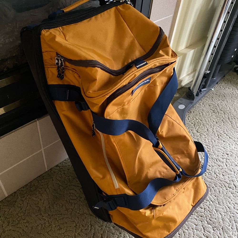 Rolling duffel luggage bag